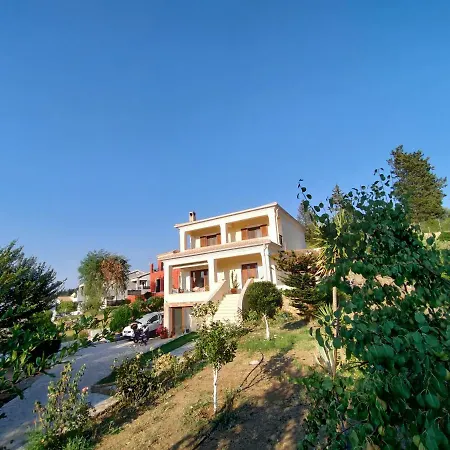 Elm Villa Pouládes